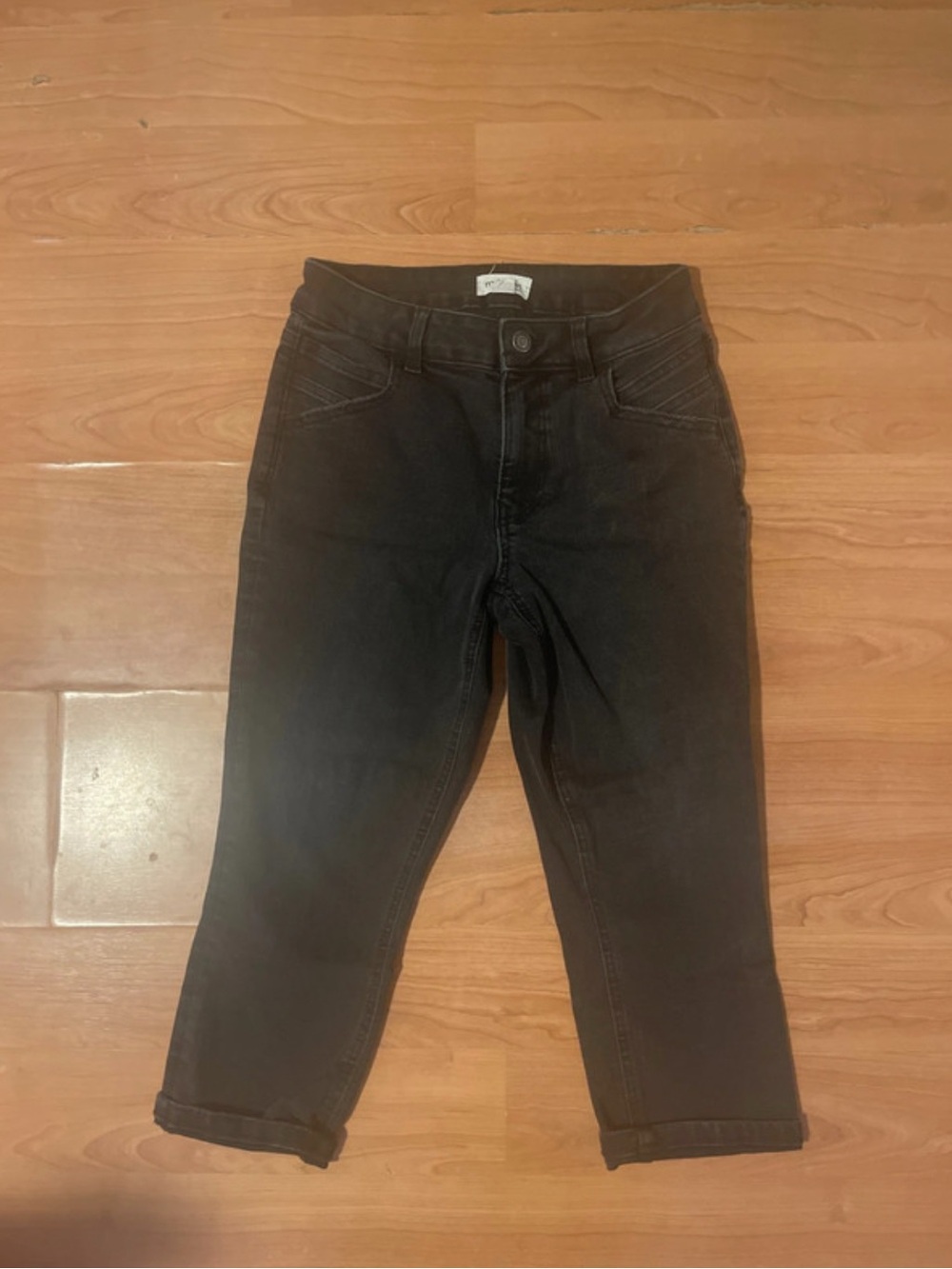 Women's Black mid rise capri jeans